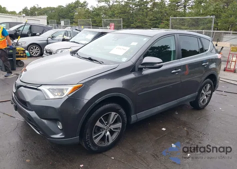 2018 Toyota Rav4 Xle z USA, uszkodzony, nr VIN 2T3RFREV2JW790087
